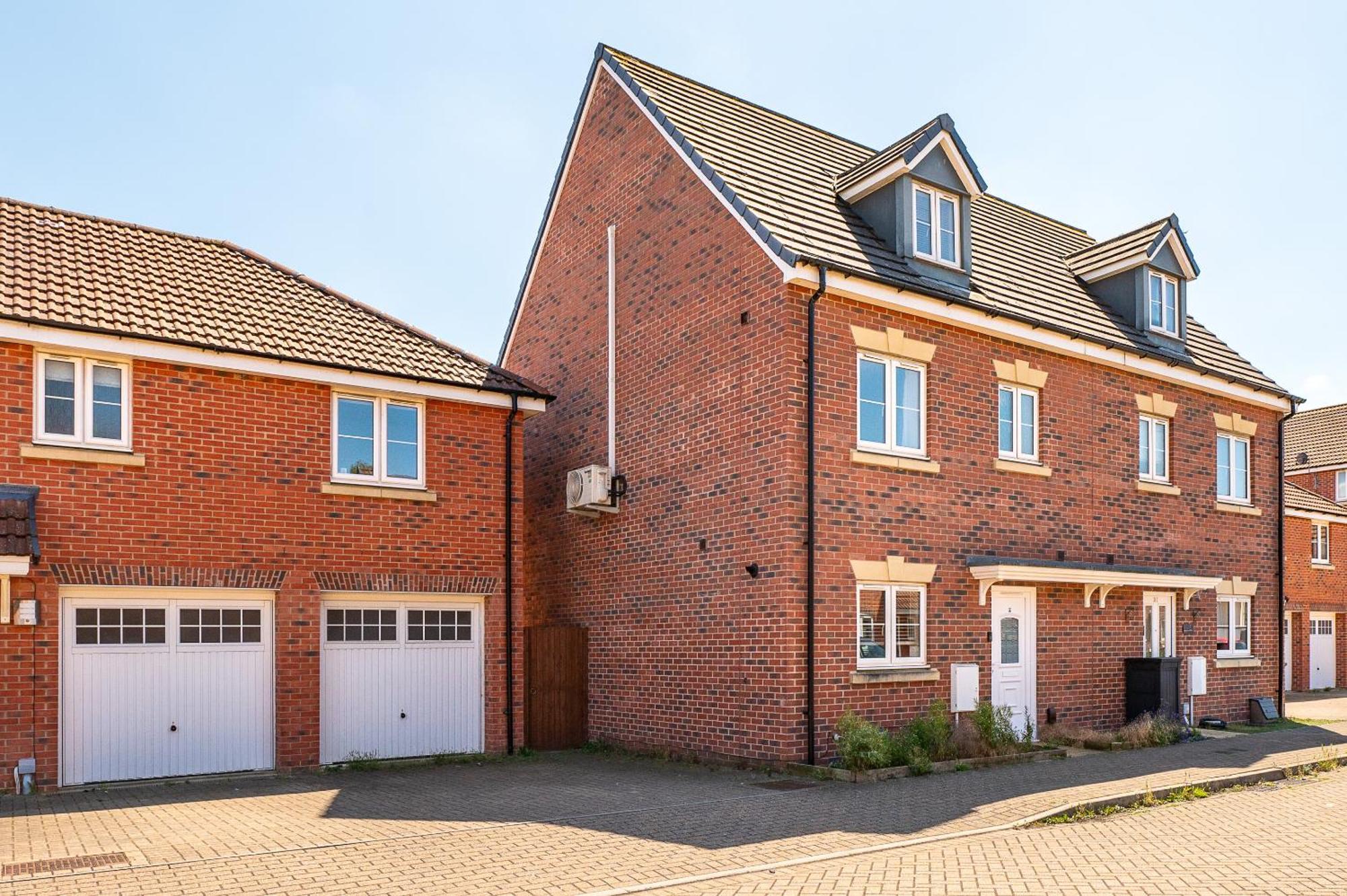 Spacious 4 Bedroom, Perfect For Contractors, Families, Private Parking Royal Wootton Bassett Exterior foto